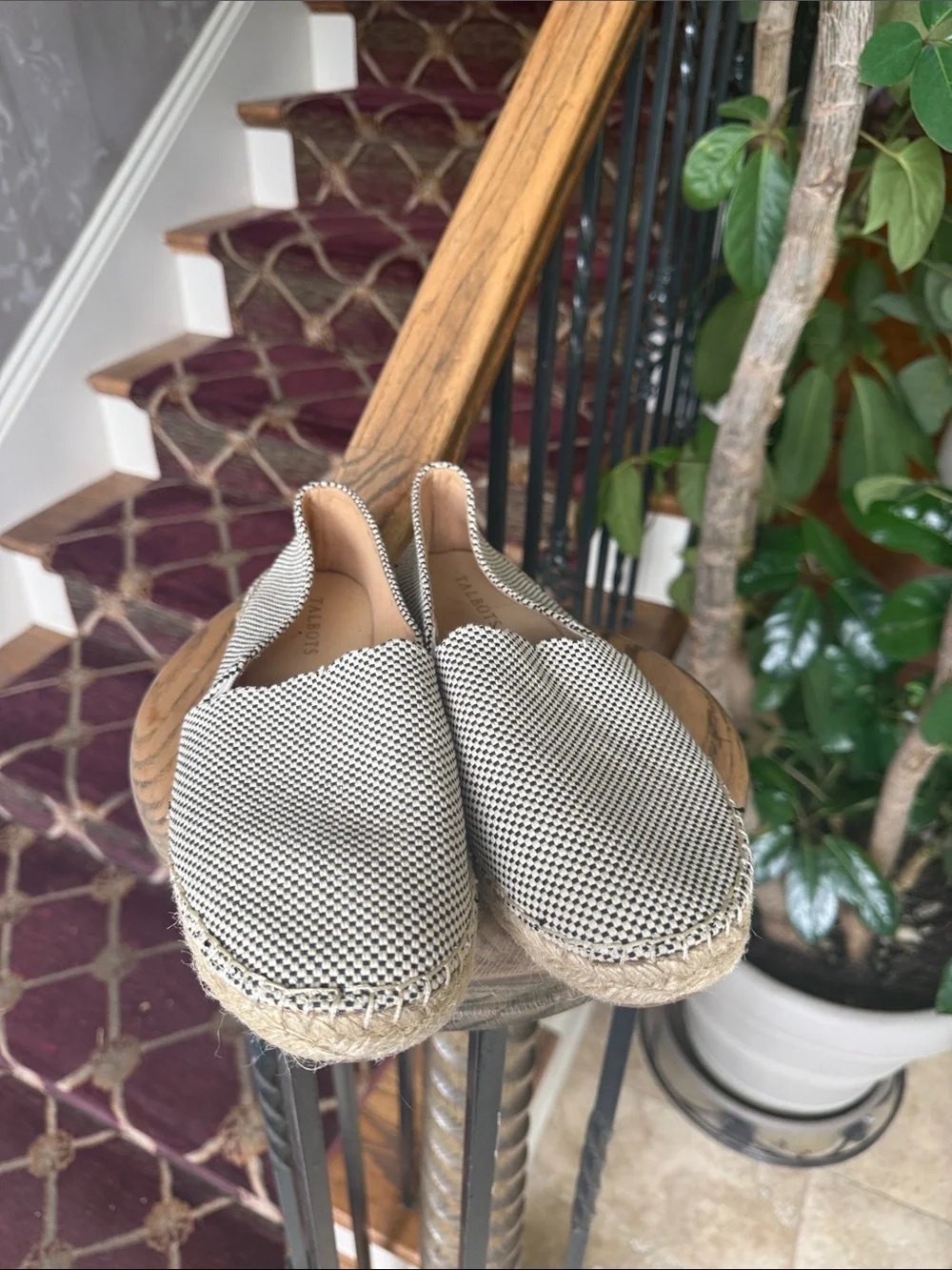 TALBOTS ladies size 9.5 flats. Very good condition.